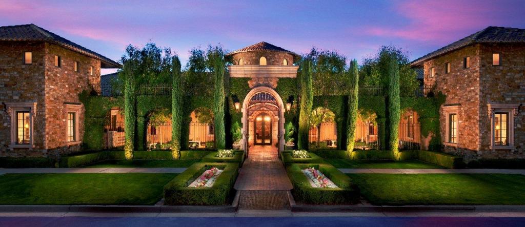 Villa Siena Entry